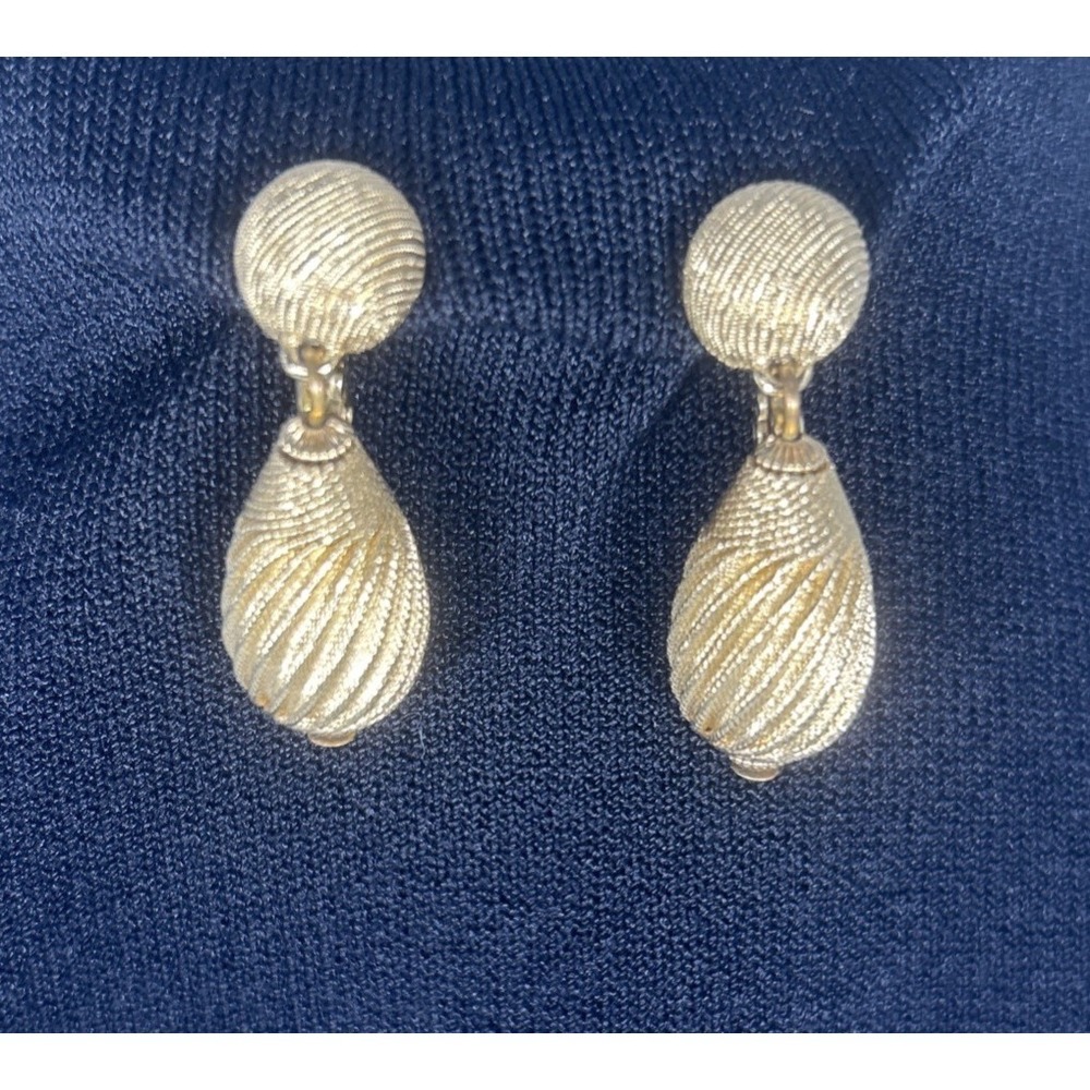 Vintage Monet Womens Gold Tone Textured Metal Teardrop Dangle Clip-On Earrings